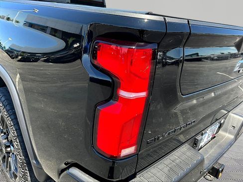 Used 2024 Chevrolet Silverado 2500 High Country w/ High Country Premium Package AWD/4WD image 21