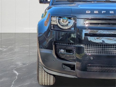 Used 2022 Land Rover Defender 110 image 15