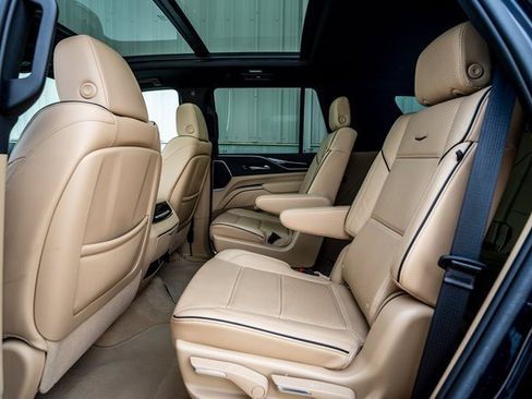 Certified 2022 Cadillac Escalade Premium Luxury image 9