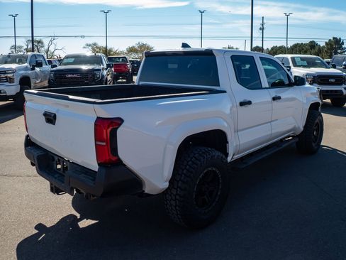 Used 2025 Toyota Tacoma SR image 9