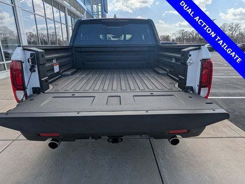 Certified 2025 Honda Ridgeline Black Edition image 9