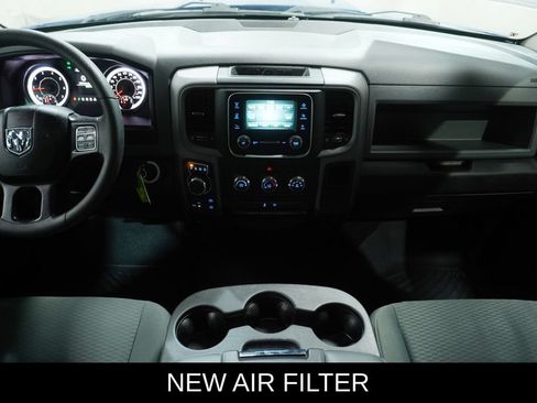 Used 2019 RAM 1500 Express w/ Express Value Package AWD/4WD image 3