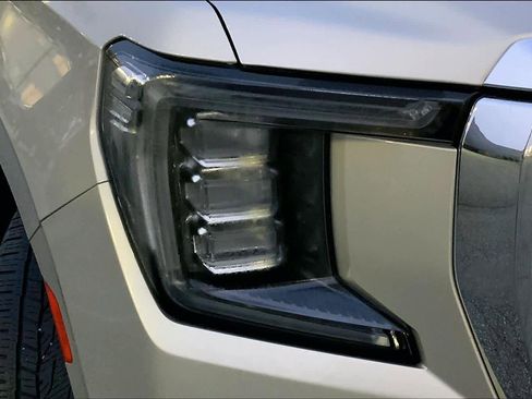 Used 2023 GMC Yukon SLT image 25