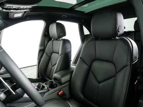 Used 2026 Porsche Macan AWD/4WD image 5