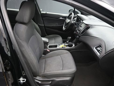 Used 2018 Chevrolet Cruze LT w/ Convenience Package image 34