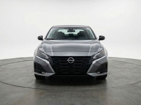 Used 2025 Nissan Altima 2.5 SV image 2