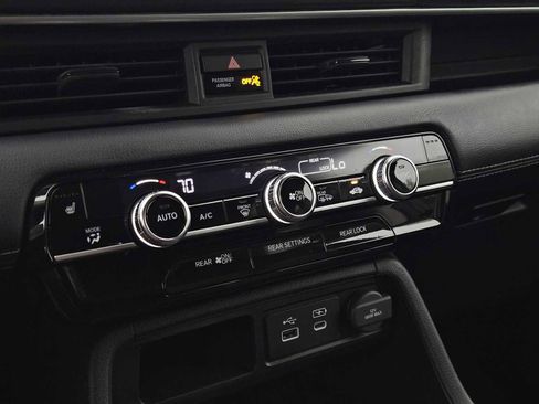 Certified 2023 Honda Pilot Touring image 19
