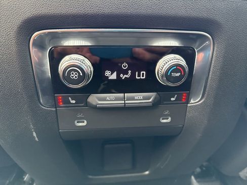 Used 2022 GMC Yukon Denali image 38