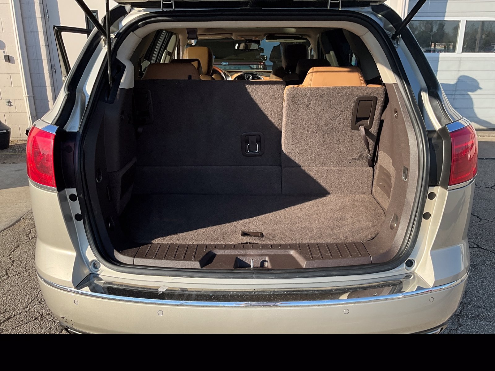 Used 2016 Buick Enclave Premium w/ Experience Buick Package FWD image 24