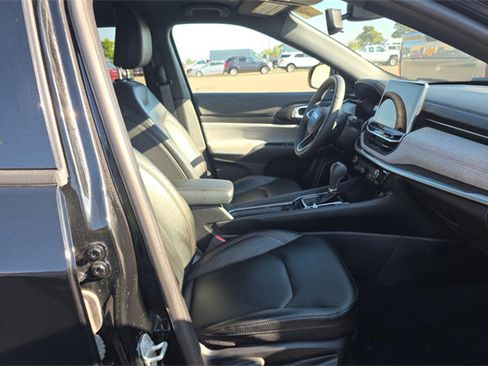 Used 2024 Jeep Compass Latitude AWD/4WD image 11