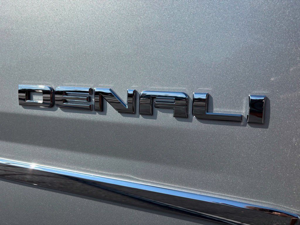Used 2018 GMC Yukon XL Denali RWD image 12