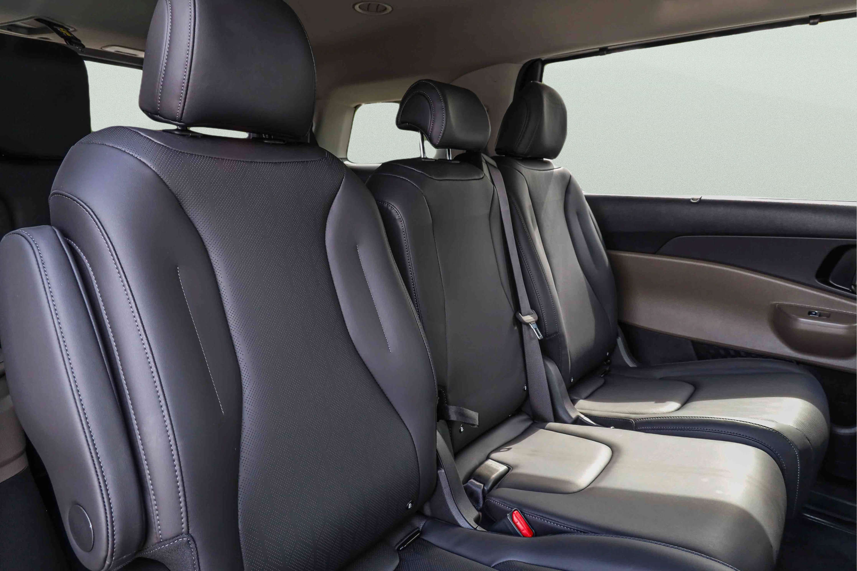 Used 2026 Kia Carnival EX FWD image 25