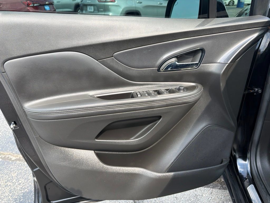 Used 2022 Buick Encore Preferred w/ Safety Package AWD/4WD image 17