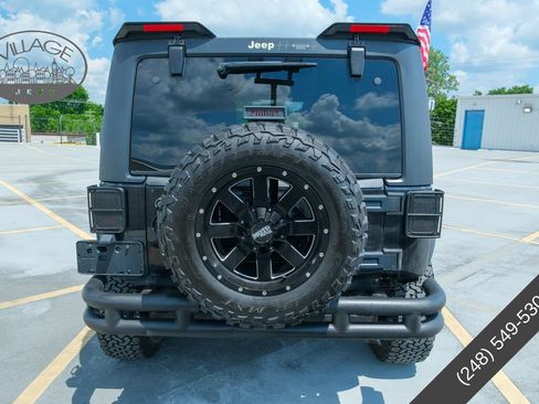 Used 2012 Jeep Wrangler Unlimited Sahara AWD/4WD image 6