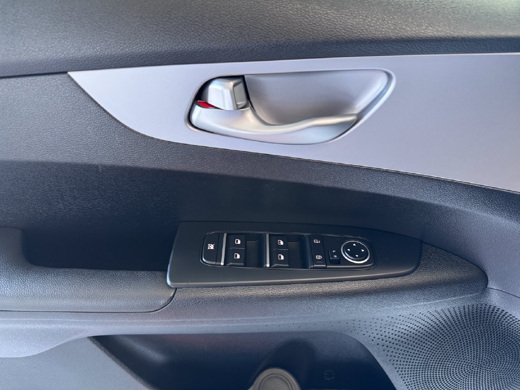 Used 2024 Kia Forte LXS w/ LXS Technology Package FWD image 23