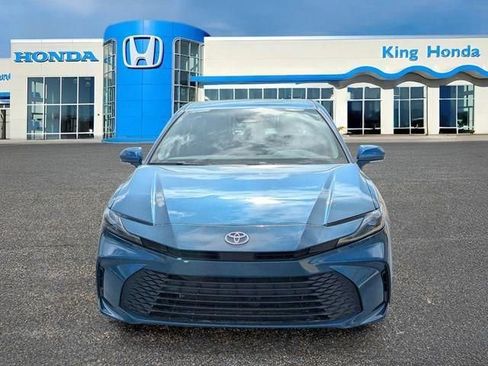 Used 2025 Toyota Camry LE w/ Convenience Package image 2