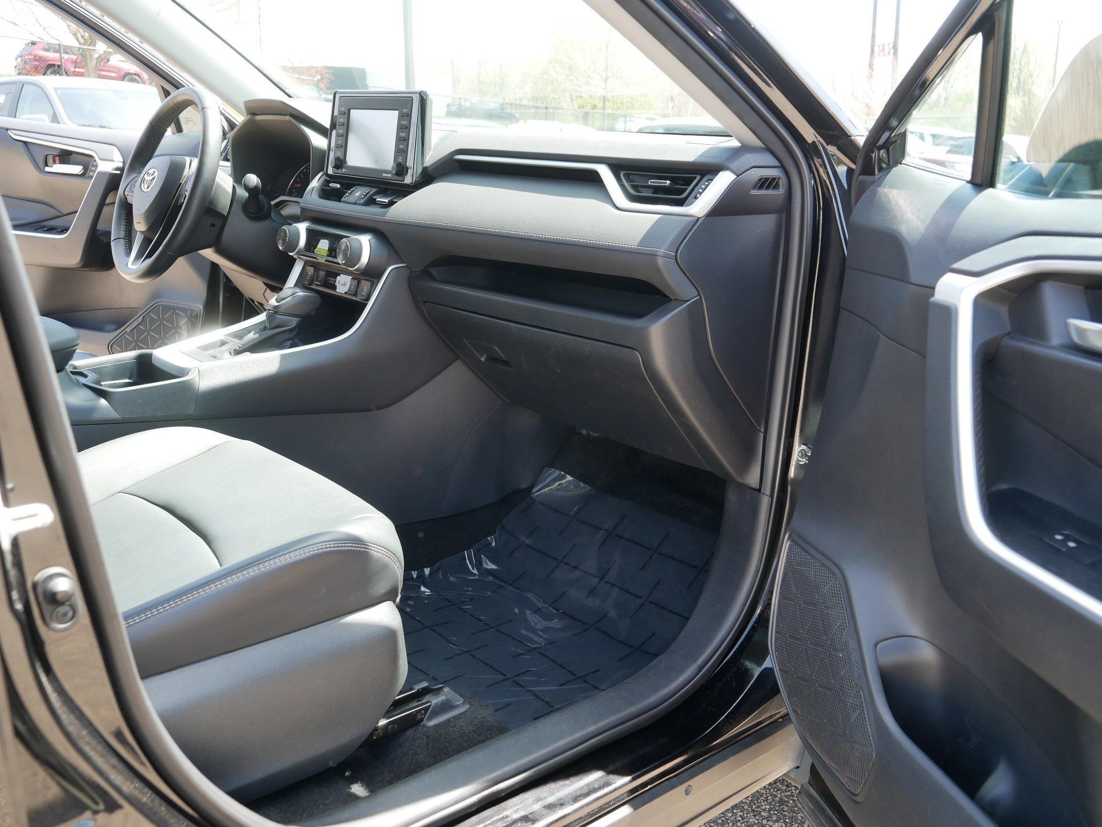 Used 2021 Toyota RAV4 XLE Premium AWD/4WD image 19