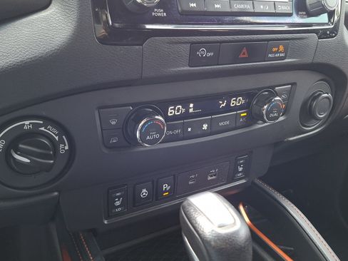 Used 2023 Nissan Frontier PRO-4X w/ Pro Convenience Package AWD/4WD image 15