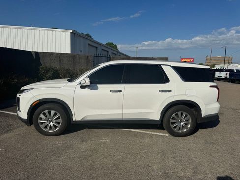 Used 2023 Hyundai Palisade SEL w/ Premium Package image 2