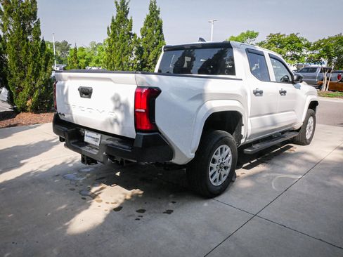 Used 2025 Toyota Tacoma SR AWD/4WD image 10