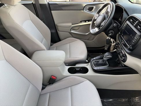 Certified 2024 Kia Soul LX FWD image 11