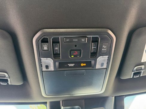 Used 2025 Toyota Tundra Platinum AWD/4WD image 25