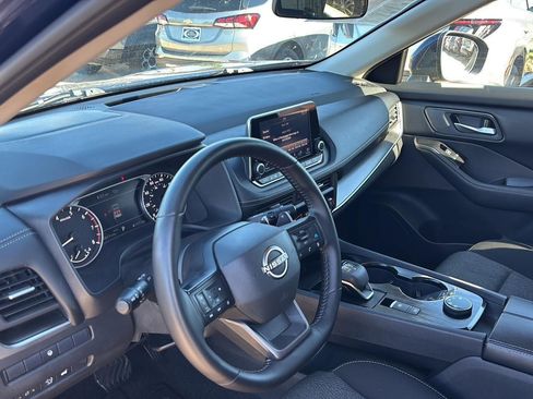 Used 2025 Nissan Rogue SV AWD/4WD image 23