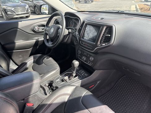 Used 2019 Jeep Cherokee Trailhawk AWD/4WD image 26
