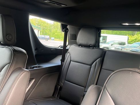 New 2026 GMC Yukon Denali w/ Sun & Power Step Package AWD/4WD image 17
