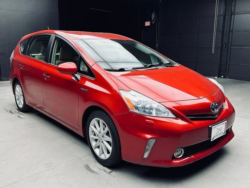 Used 2012 Toyota Prius V Five FWD image 9