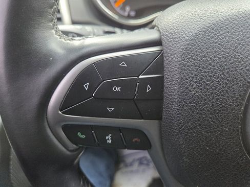 Used 2018 Jeep Grand Cherokee Limited image 16