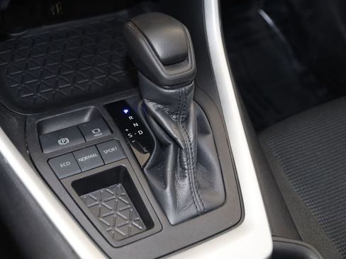 Used 2024 Toyota RAV4 LE FWD image 7