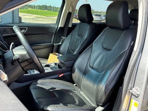 Used 2022 Ford Edge Titanium AWD/4WD image 7