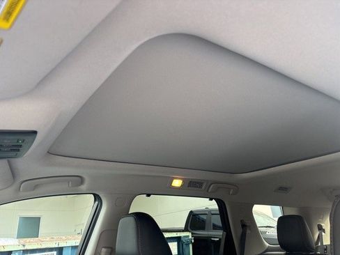 Used 2024 Nissan Pathfinder Platinum image 4