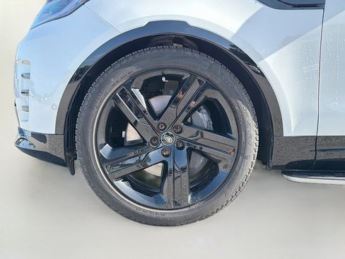 Used 2025 Land Rover Discovery Dynamic SE AWD/4WD image 44