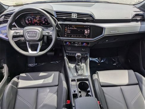 Used 2025 Audi Q3 2.0T Premium image 4