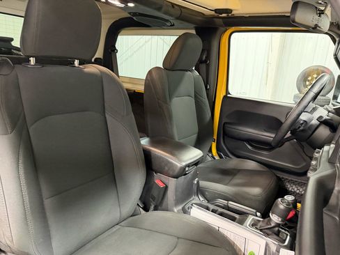 Used 2019 Jeep Wrangler Sport S image 28