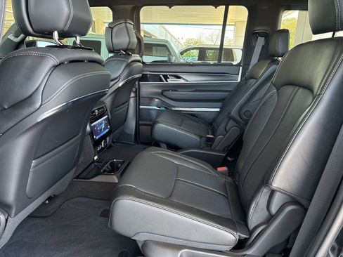 New 2026 Jeep Grand Wagoneer Summit image 18