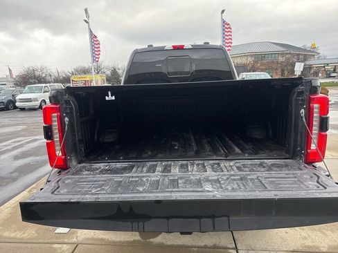 Used 2025 Ford F350 Lariat w/ FX4 Off-Road Package image 39