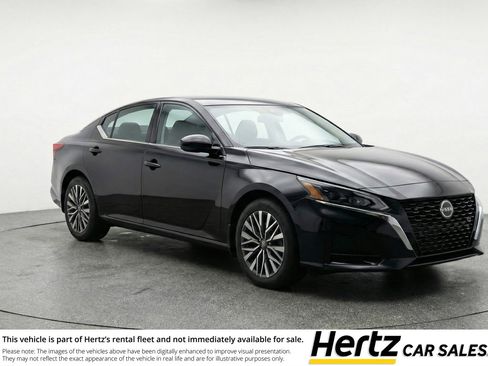Used 2025 Nissan Altima 2.5 SV image 1