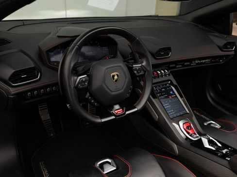 Used 2020 Lamborghini Huracan EVO image 16