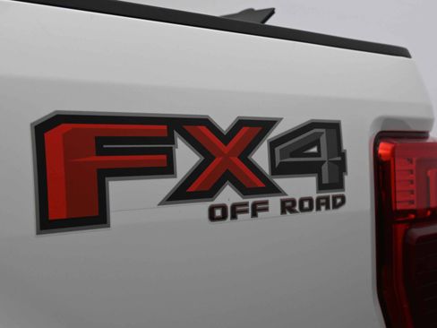 Used 2022 Ford F250 Platinum w/ FX4 Off-Road Package image 32