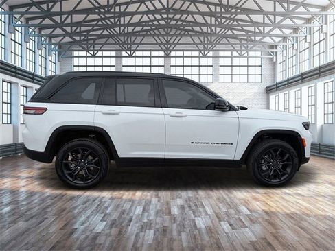 New 2025 Jeep Grand Cherokee Limited image 3