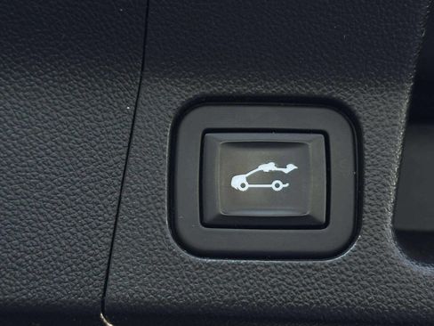 Used 2017 GMC Acadia Denali w/ Technology Package image 8