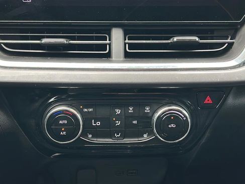 Used 2025 Chevrolet Trax ACTIV w/ Driver Confidence Package image 18