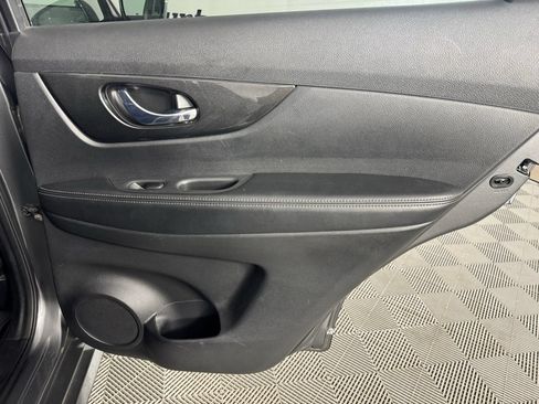 Used 2017 Nissan Rogue SV w/ SV Premium Package AWD/4WD image 27