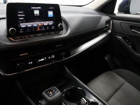 Certified 2025 Nissan Rogue SV image 31