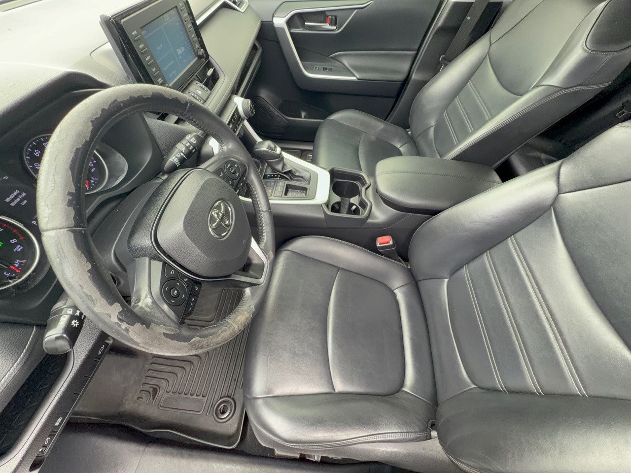Used 2019 Toyota RAV4 XLE Premium FWD image 5