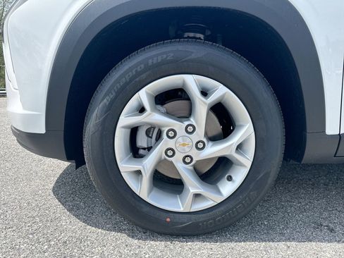 New 2026 Chevrolet Trax LS w/ LS Convenience Package FWD image 12