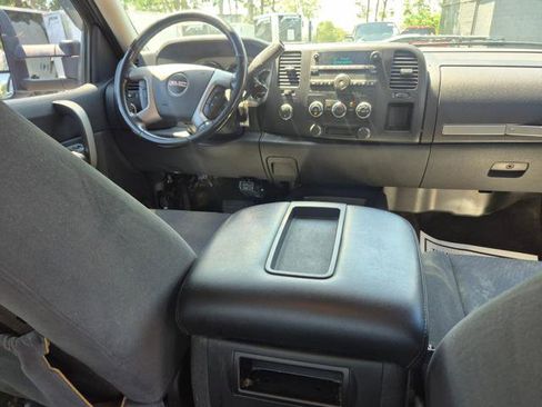Used 2007 GMC Sierra 2500 SLE w/ Z71 Off-Road Package AWD/4WD image 11